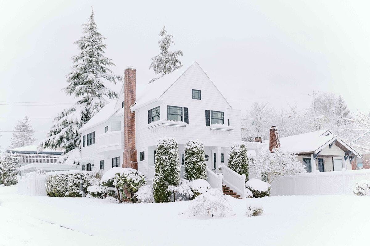 6 Common Problems Homeowners Face During Freezing Winters