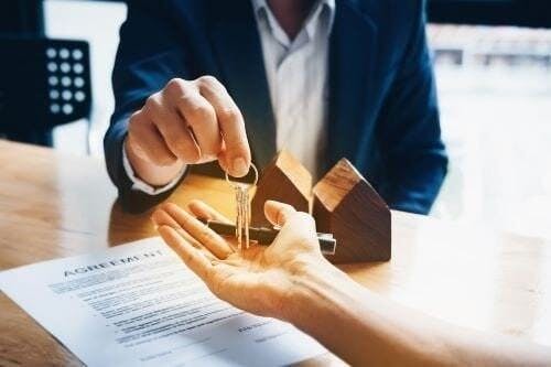 How to Keep Your Virginia Real Estate License Current