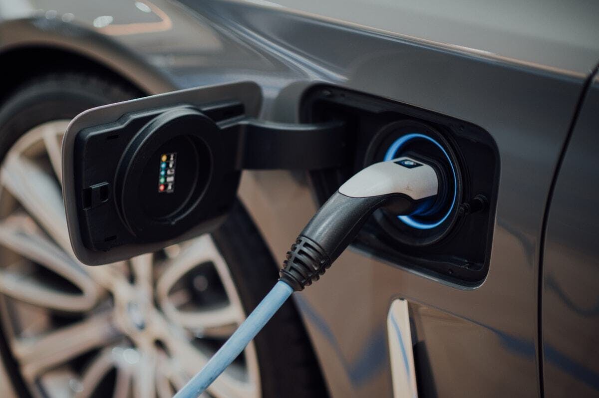 4 Factors To Consider When Buying An Electric Vehicle