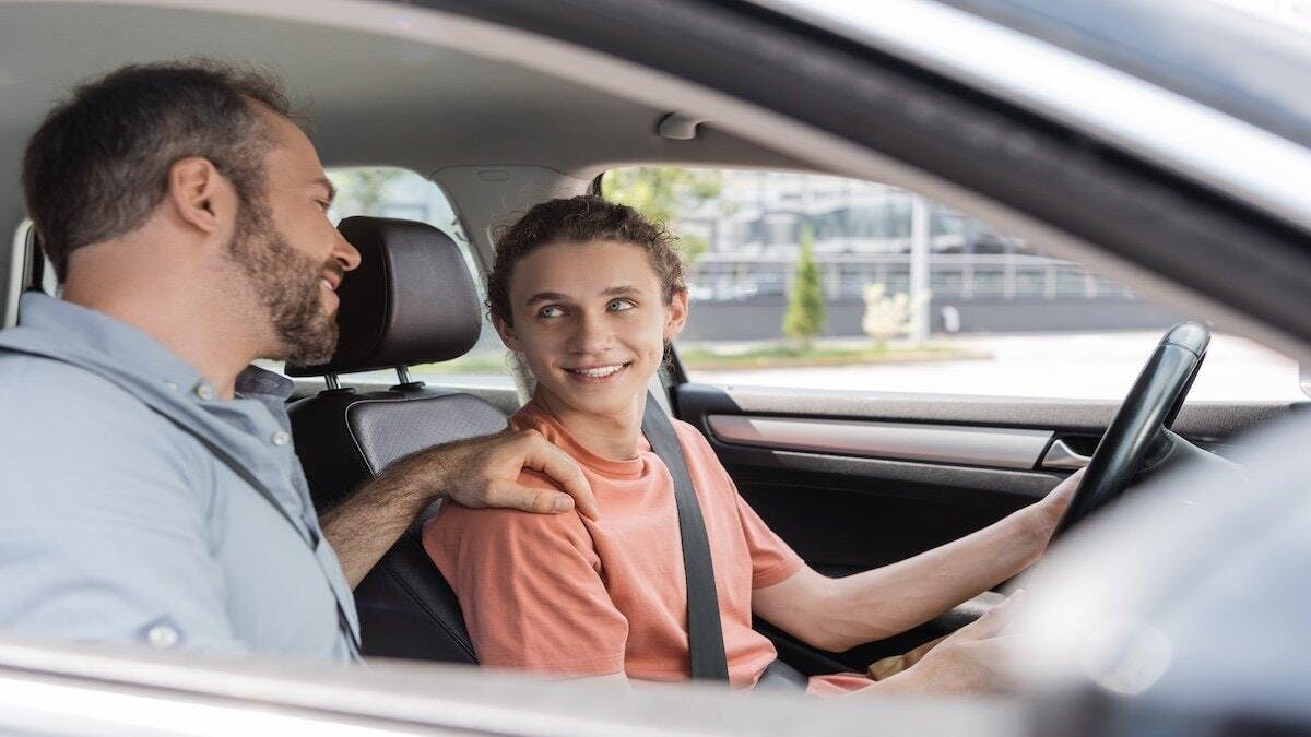 How Driving School Builds Confidence Before the New Year