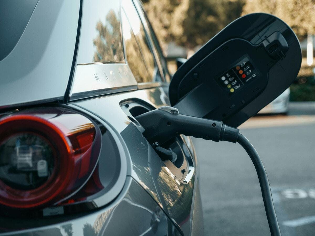 Maximizing Battery Life in Electric Vehicles During Winter