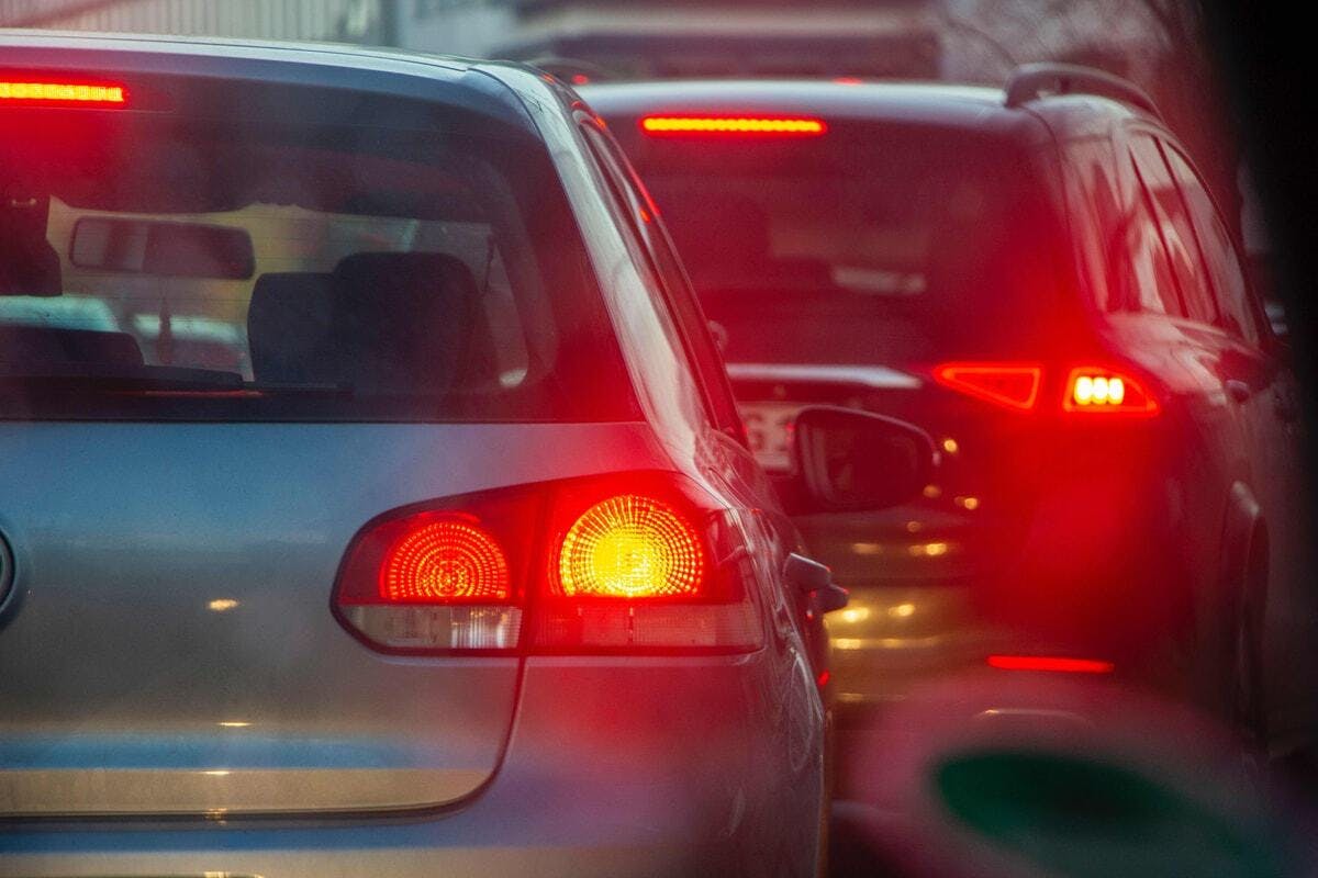 The Do’s and Don’ts of Driving in Traffic