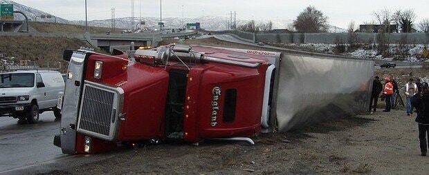 5 Tips to Drive Safely Near a Tractor-Trailer