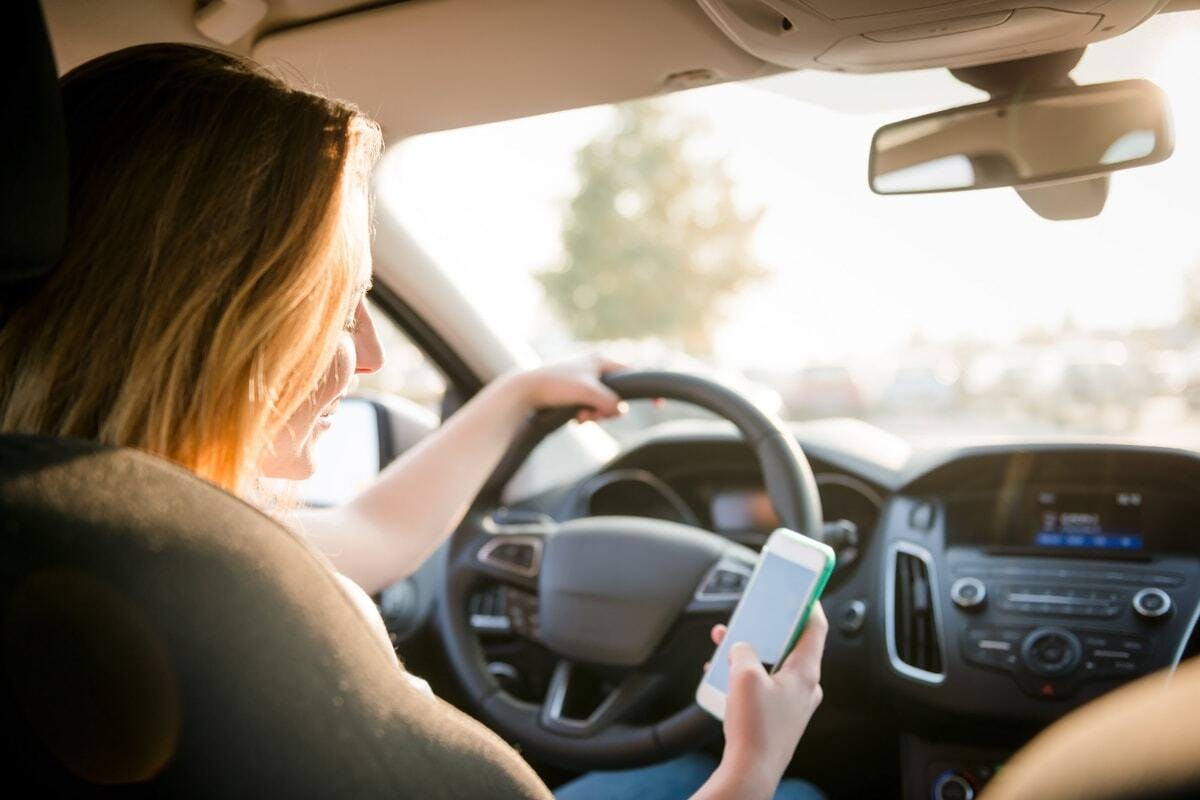 Road Safety Tips: How to Become a Less Distracted Driver