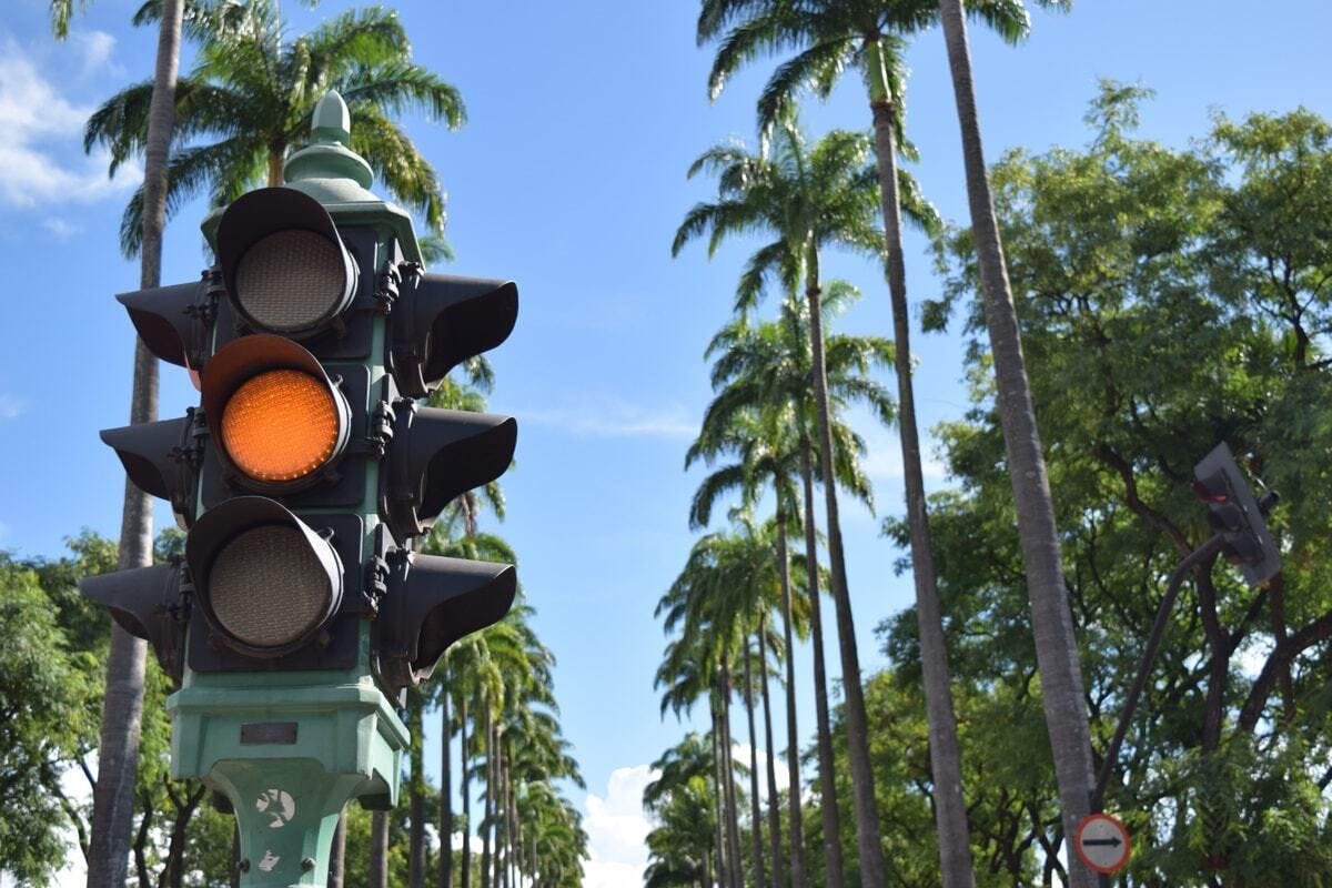 Your Must-Read Guide to Red Light Traffic Tickets in the U.S.