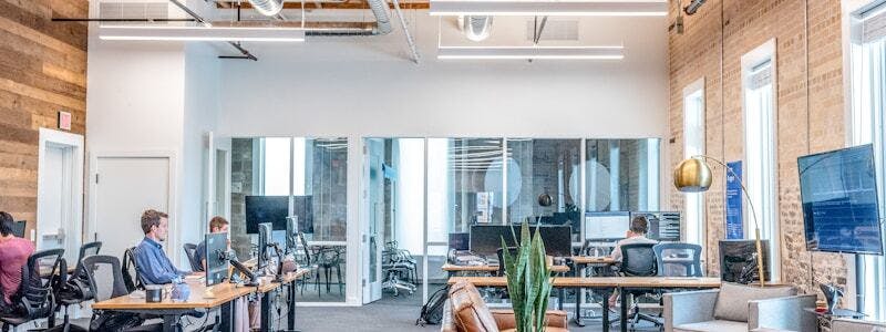 Photo 1556761175 4b46a572b786